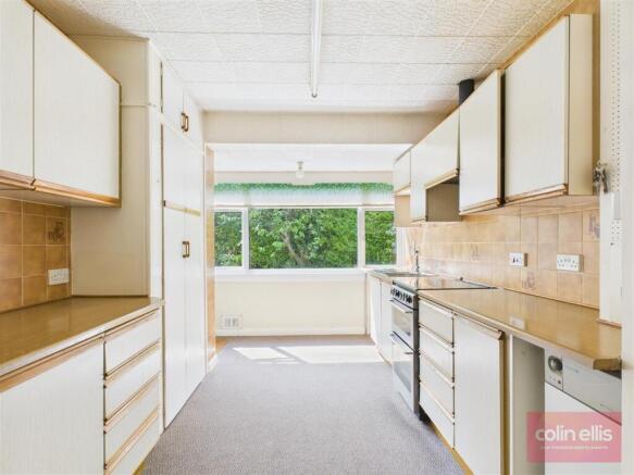 2 bed Flat for sale Image 5
