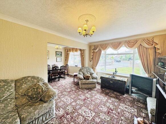 THROUGH LOUNGE/DINER