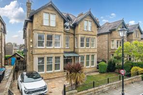 Flat 2, 23, South Drive, Harrogate HG2 8AT