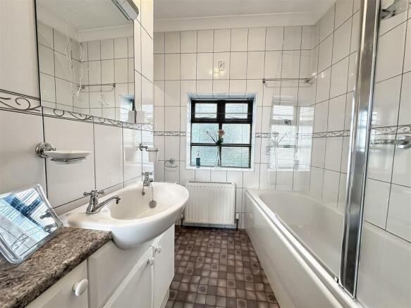 Bathroom.JPG