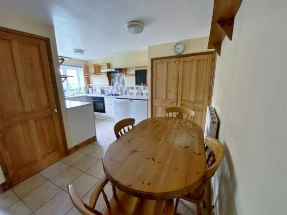 Kitchen/Dining Room: