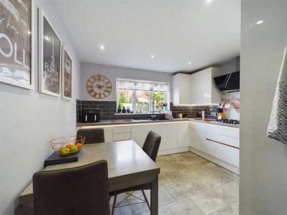 KITCHEN/DINER