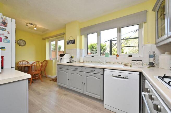 Bluebell Close, Kingsnorth, TN23 photo 4