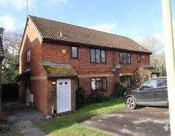 9, Rokes Place, Yateley GU46 6FF