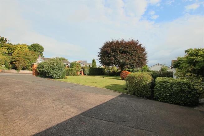 Driveway and Outlook to Front.JPG