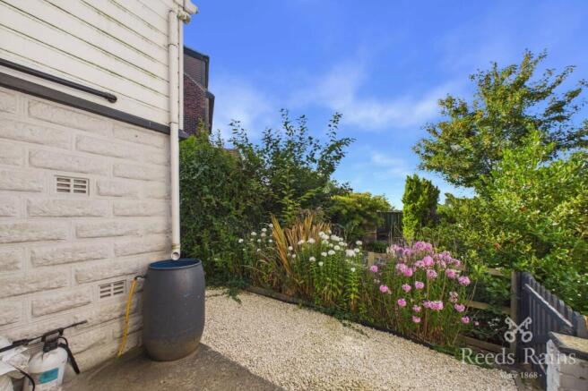 2 bed Semi-Detached to rent Image 8