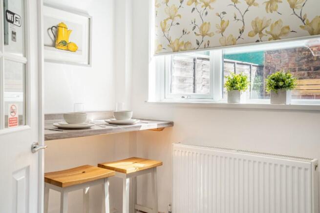 2 bed Terraced to rent Image 5