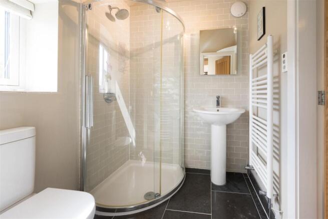 4 bed House for sale Image 11