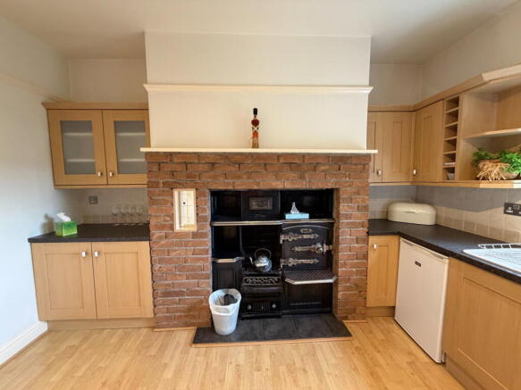 4 bed Detached for sale Image 7
