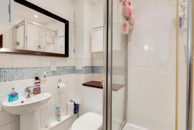 4_Main Ensuite-0.jpg