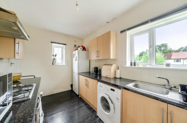 2 bed Flat for sale Image 6