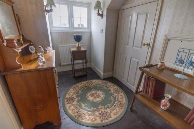 FIRST FLOOR LANDING