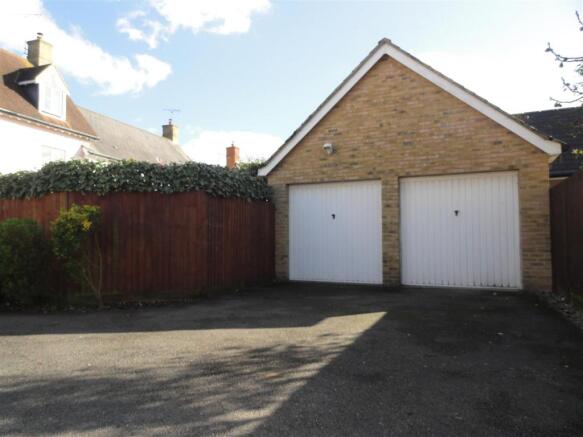 GARAGE & PARKING