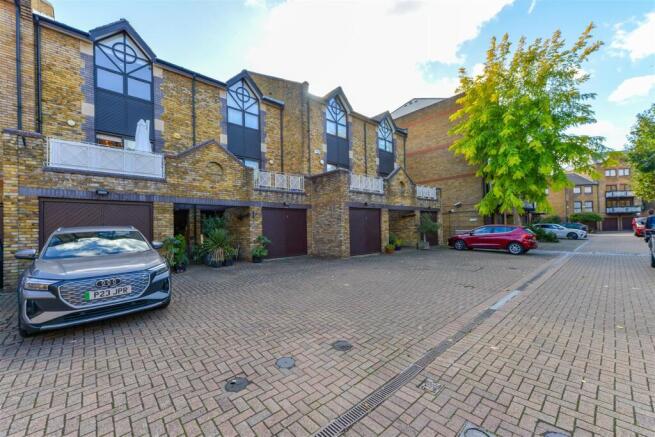 Goodhart Place, London25.jpg