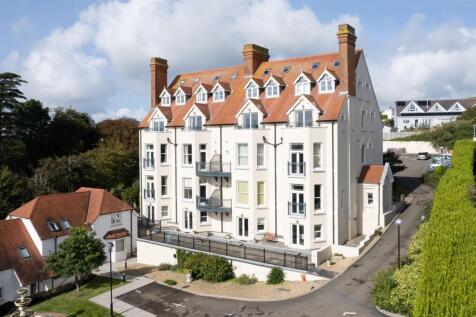 Bryn Y Mor, Tenby - Apartment with Parking & Pool/Spa/Gym Access