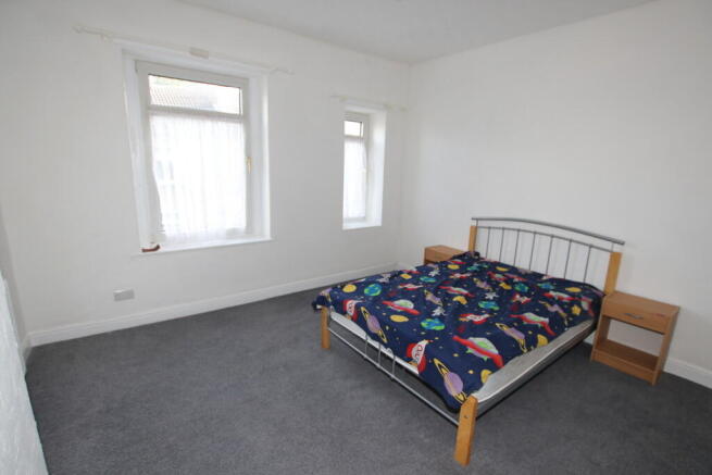 2 bed Terraced to rent Image 5