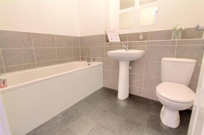 3 bed Semi-Detached to rent Image 8