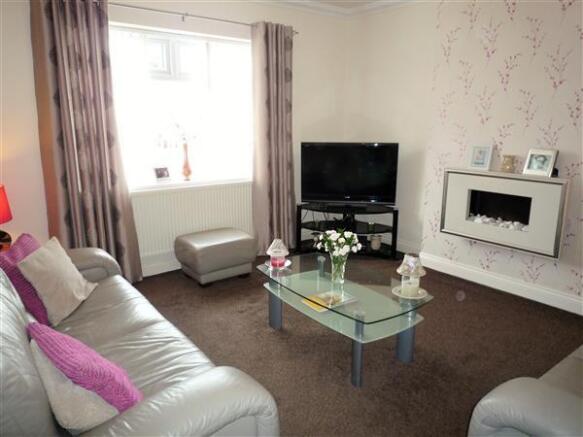 LOUNGE (Front):