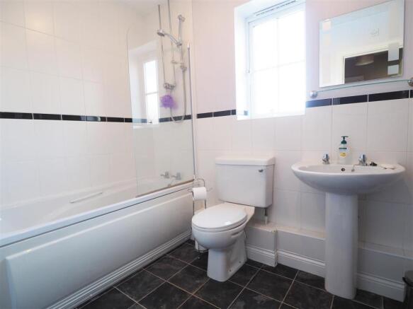 Family Bathroom 065