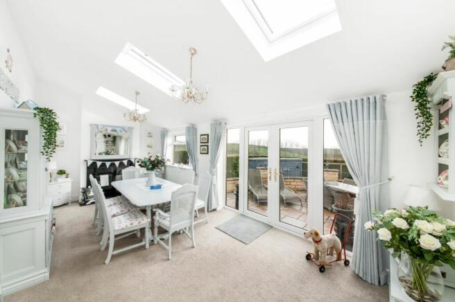 LIVING/DINING ROOM