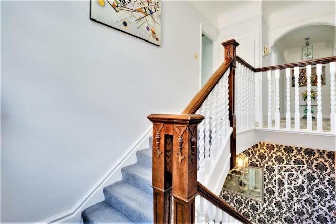 FIRST FLOOR LANDING
