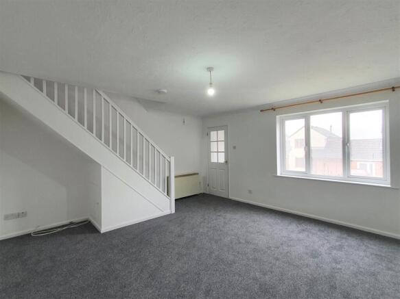 97 Kingsley Court Lounge