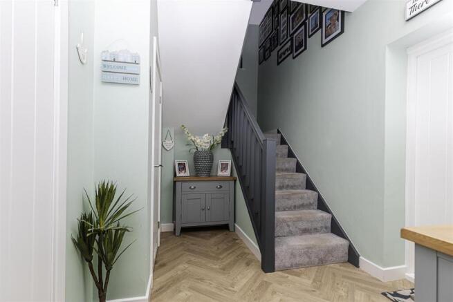 4 bed Detached for sale Image 7