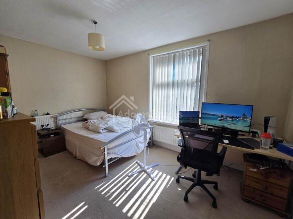 4 bed Terraced for sale Image 5
