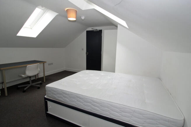 Room 8 (4)