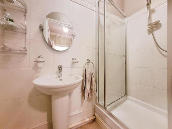 3 bed Flat for sale Image 9
