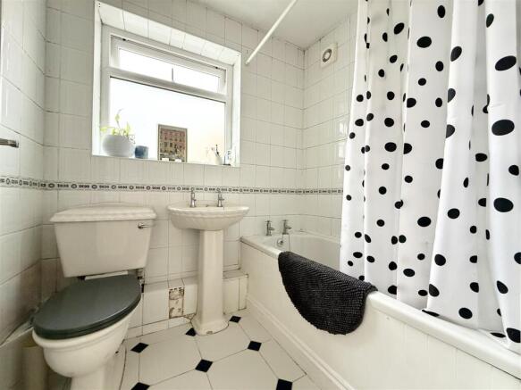 2 bed Terraced for sale Image 10