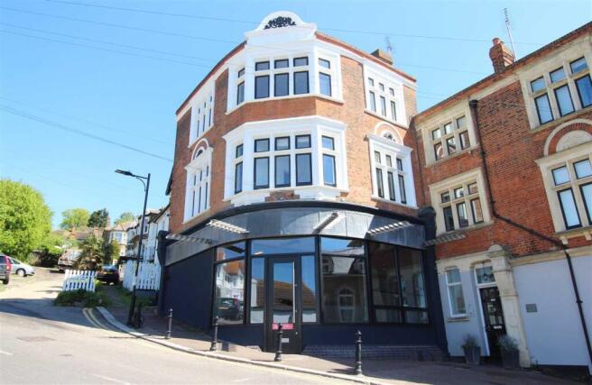 2-bed flat on Leigh on Sea, £295,000