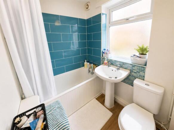2 bed Semi-Detached Bungalow for sale Image 8