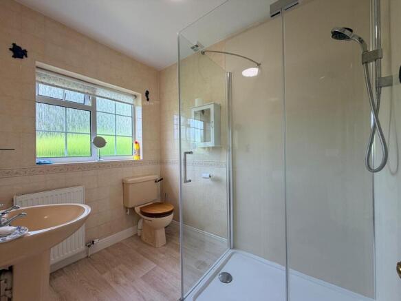 3 bed Detached Bungalow for sale Image 11