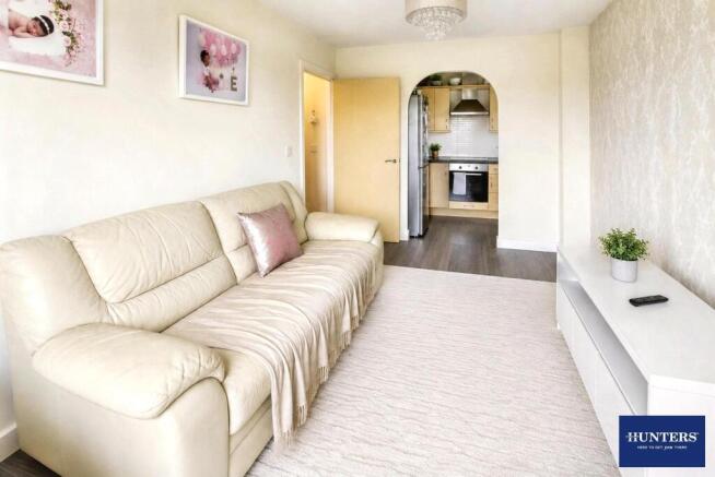2 bed Apartment to rent Image 4