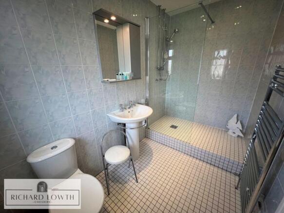 Ensuite Shower Room/WC