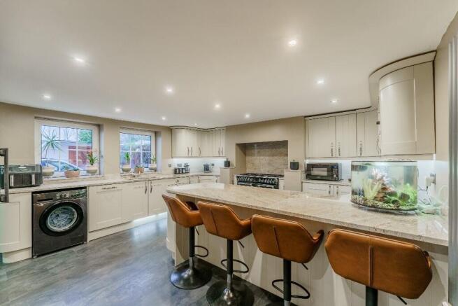 3 bed Semi-Detached for sale Image 4