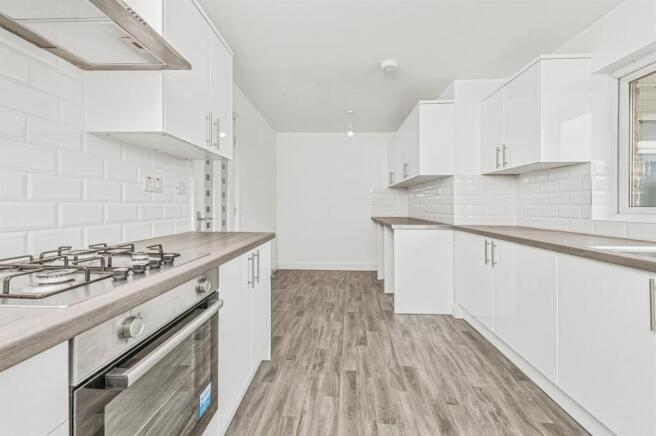 5 bed Detached Bungalow for sale Image 8