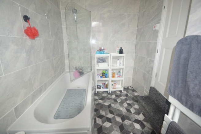 5 bed House to rent Image 9