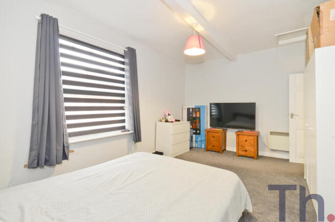Bedroom 1 (2).JPG