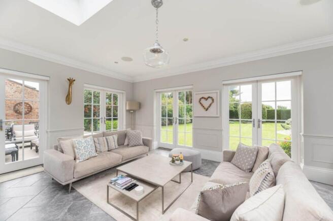5 bed Semi-Detached for sale Image 7