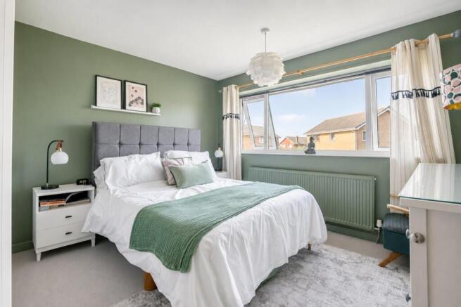 4 bed Detached for sale Image 11