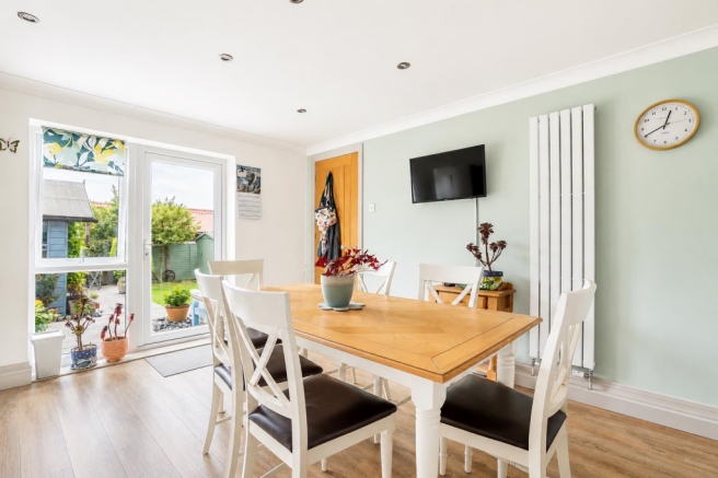 4 bed Semi-Detached for sale Image 6
