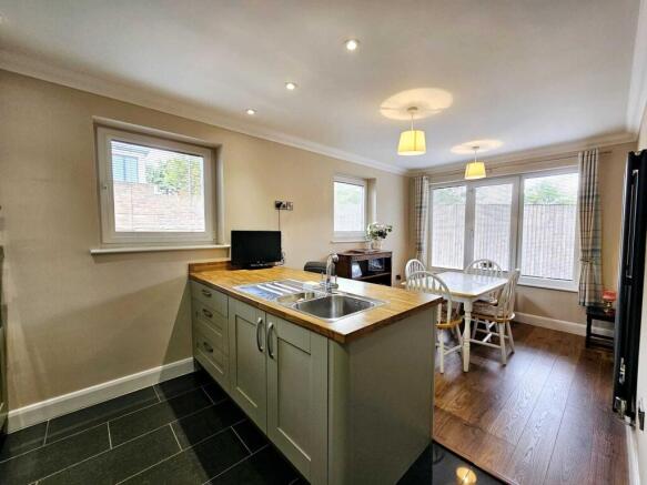 2 bed Flat for sale Image 9