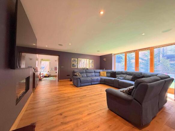 5 bed Detached for sale Image 5