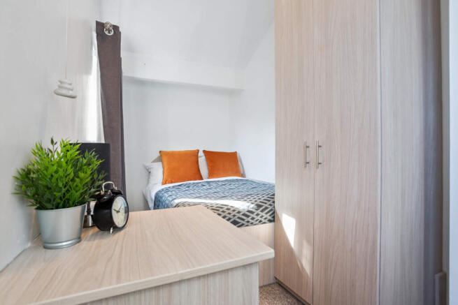 5 bed House to rent Image 11