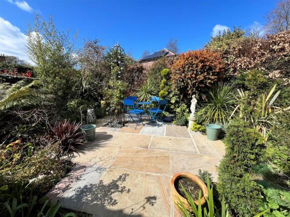 2 bed Semi-Detached Bungalow for sale Image 7