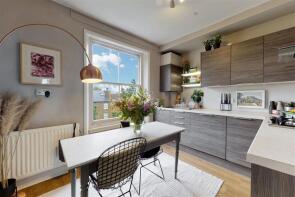 192, Ladbroke Grove, London W10 5LZ