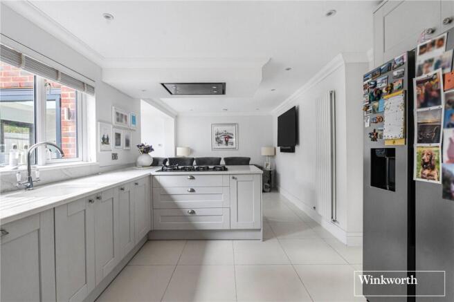 Butler Road, Bagshot, Surrey, GU19 photo 4