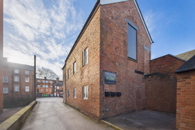 Fitness studio in narrow alleyway.png